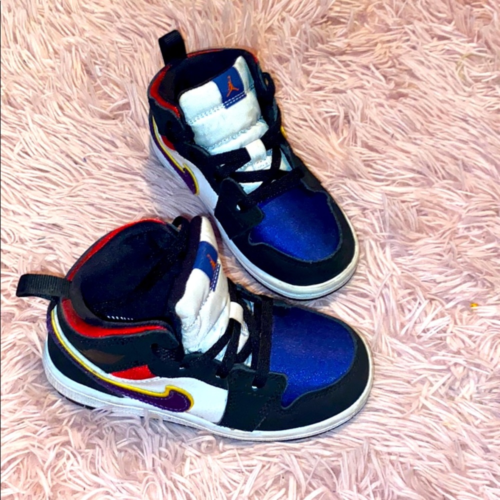 Kids sneakers